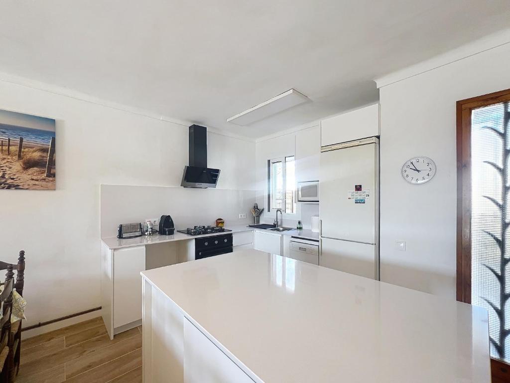 Kuchyňa alebo kuchynka v ubytovaní PENI 168A - Belle maison avec piscine