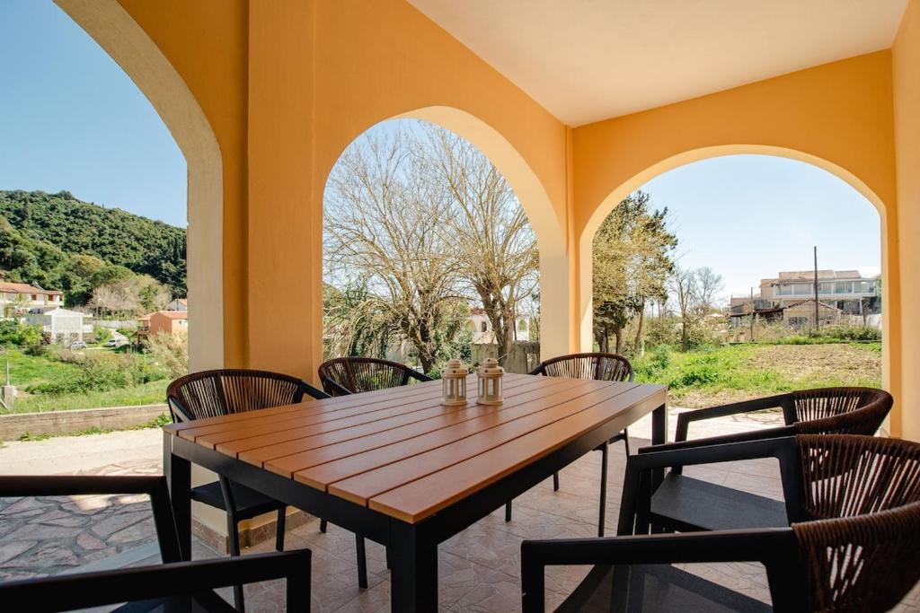 a dining room with a wooden table and chairs at Giannis Holiday House 1 in Vitalades