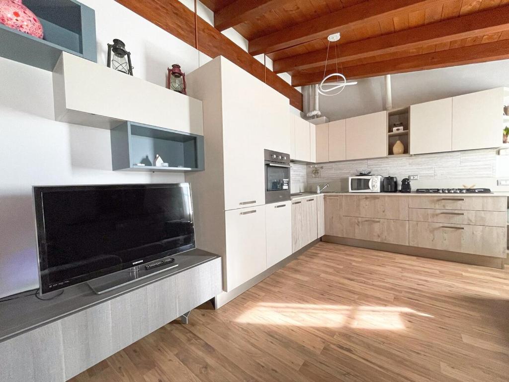 Η κουζίνα ή μικρή κουζίνα στο The Urban Nest 2, Spacious, wifi and near the red metro