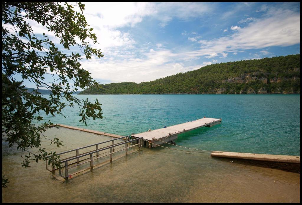 a dock in the middle of a large lake at Albergue Casa Salinas in Secastilla