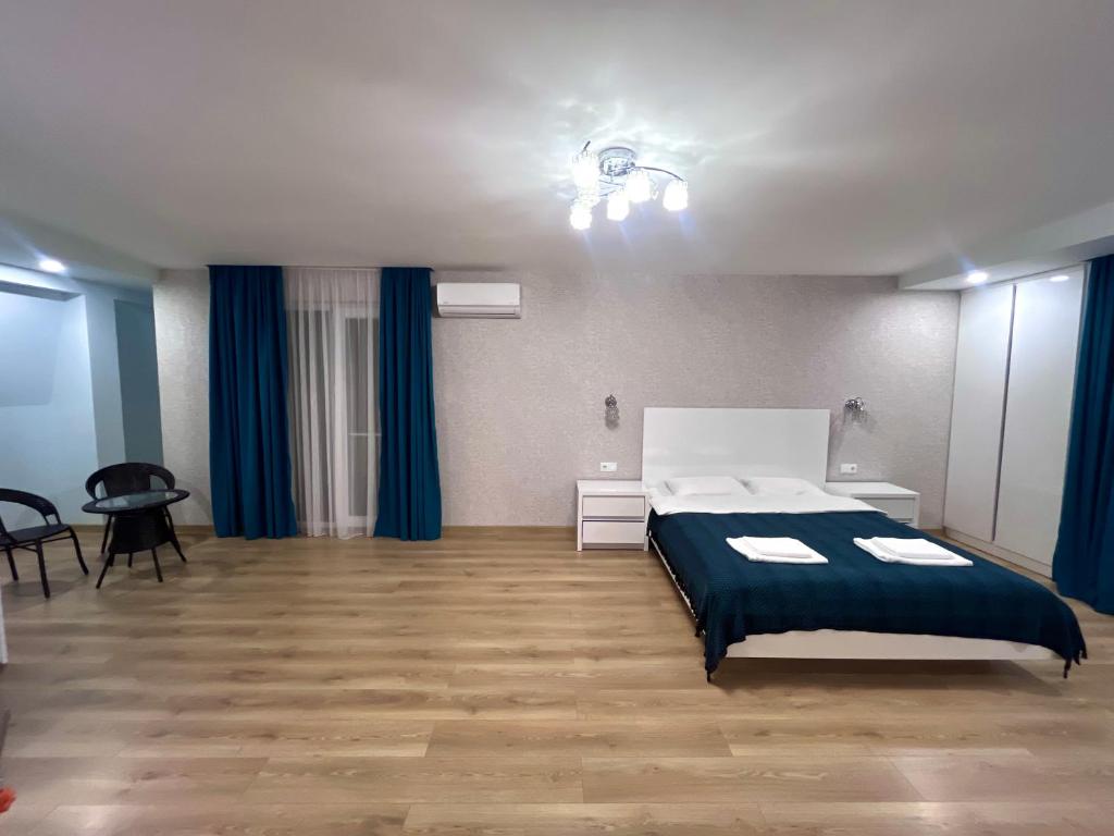 Postel nebo postele na pokoji v ubytování Guest House Bagrationi