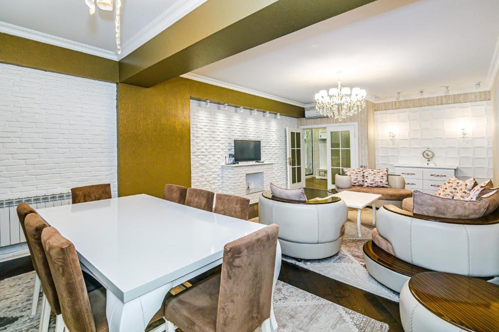 فضای داخلی Park Azure cozy apartment by Baku Housing در باکو - تصویر ۳