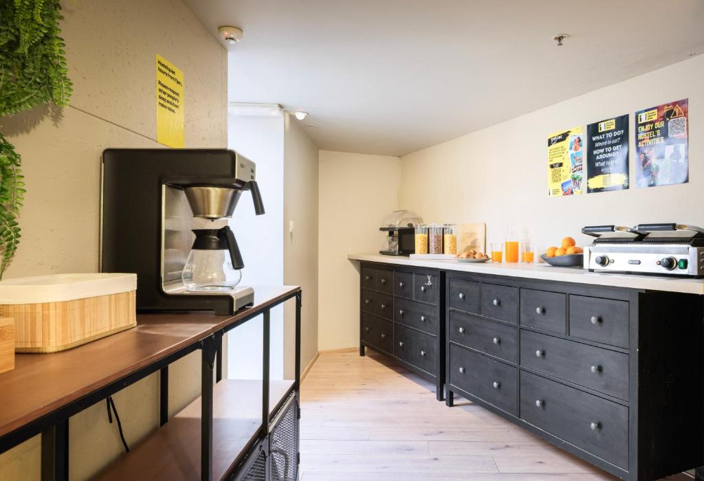 Kuchyň nebo kuchyňský kout v ubytování Design Hostel One
