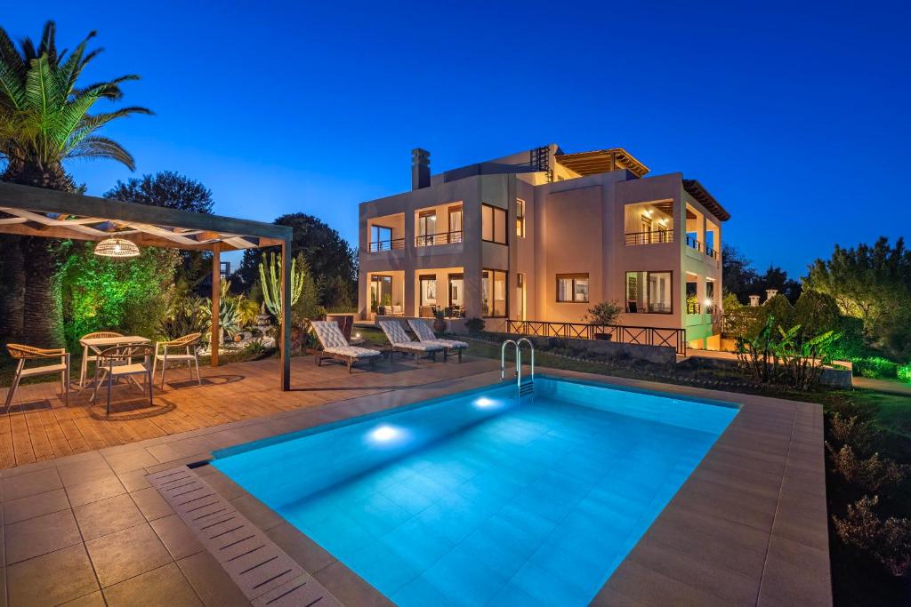 Bazén v ubytování Coral Tree Luxury Villa nebo v jeho okolí