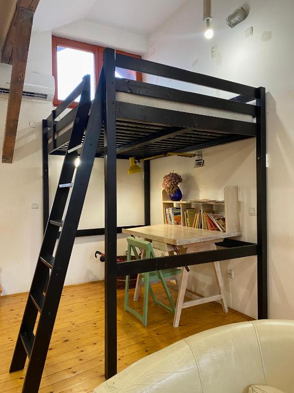 Palanda nebo palandy na pokoji v ubytování Apartmani SuperStar