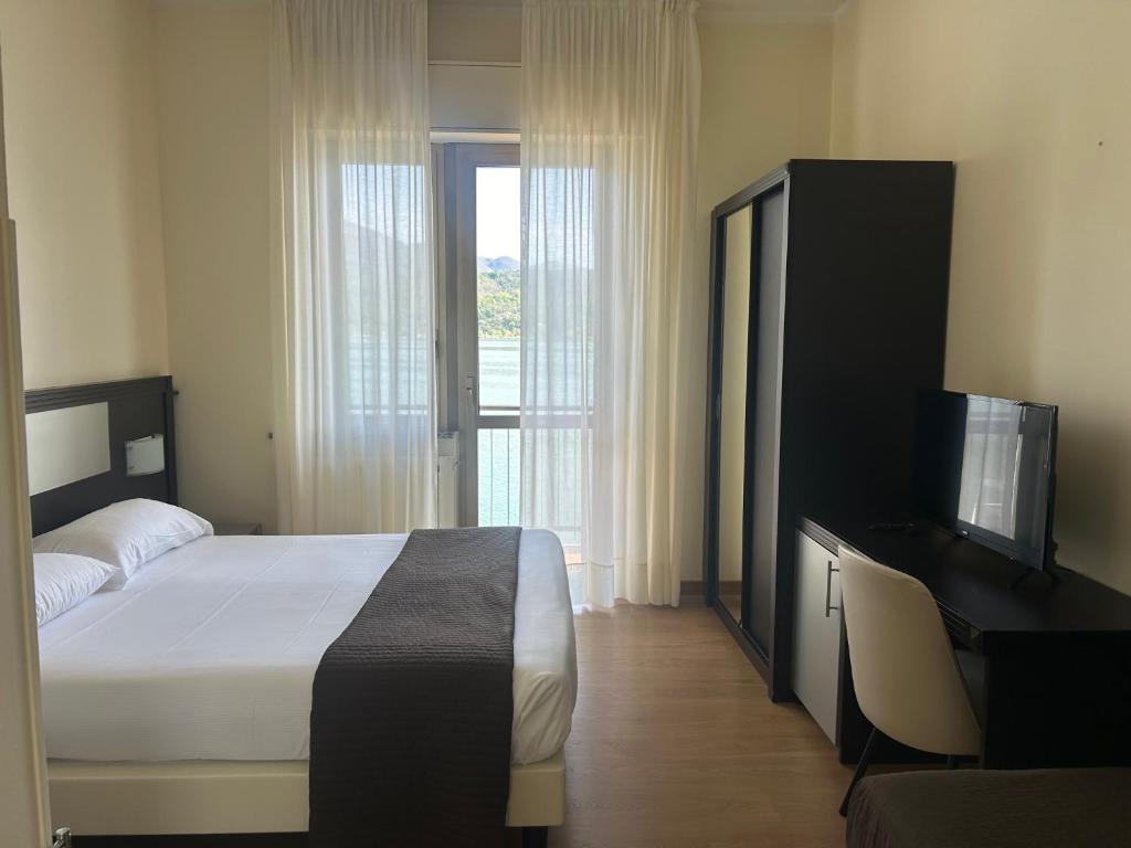 Postel nebo postele na pokoji v ubytování Hotel Carillon