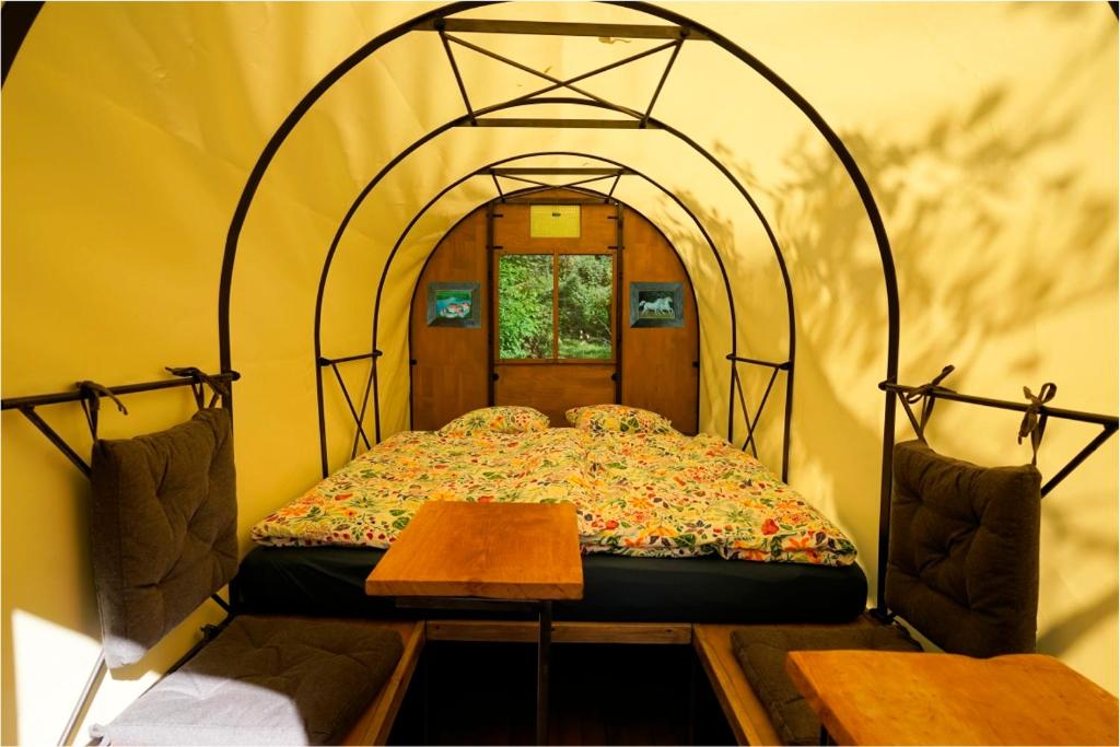 Postel nebo postele na pokoji v ubytování Glamping Tlaka