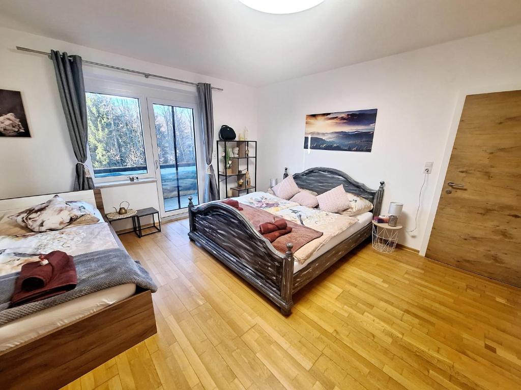 A bed or beds in a room at HomeW4 - Rosen Apartment