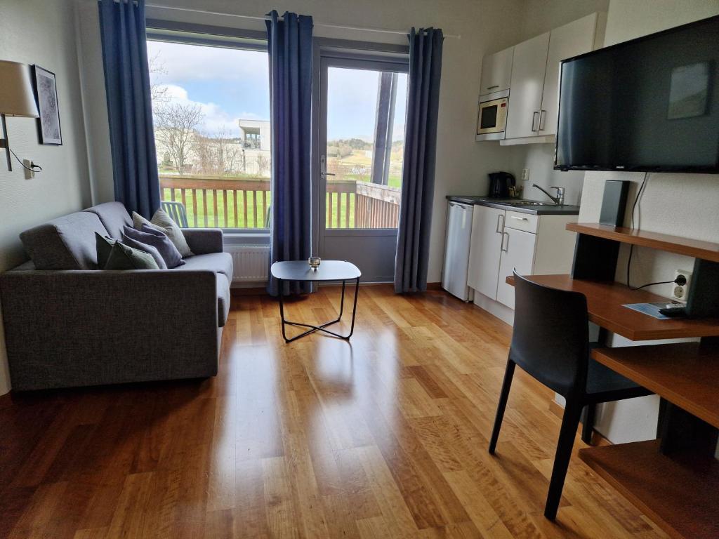 Kuchyň nebo kuchyňský kout v ubytování Bjugn Hotell