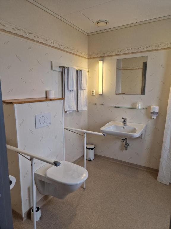 Koupelna v ubytování Bjugn Hotell