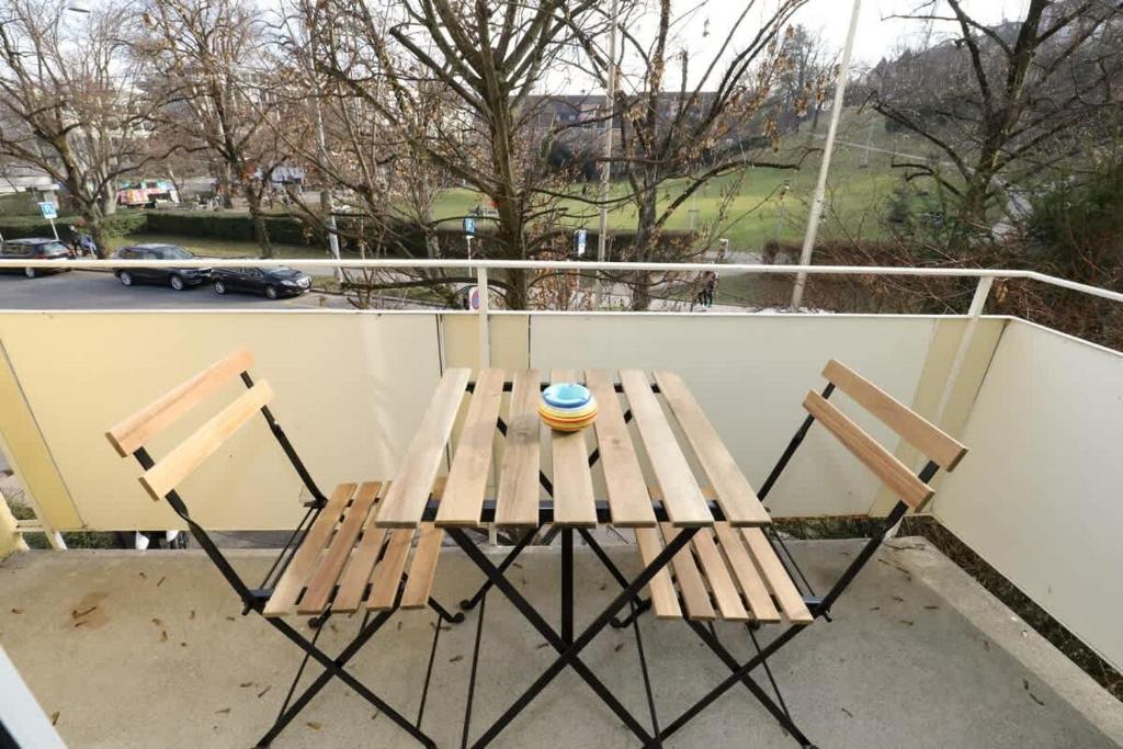 Spacious Parkside Apartment in Central Zurich with Balcony - Resim 3