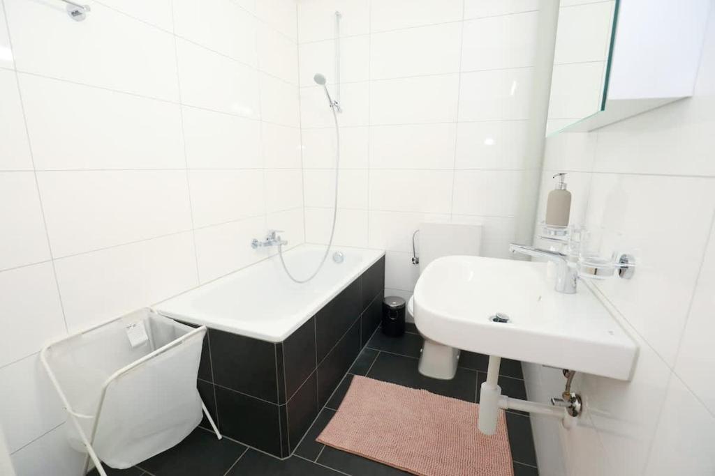 Spacious Parkside Apartment in Central Zurich with Balcony - Resim 5