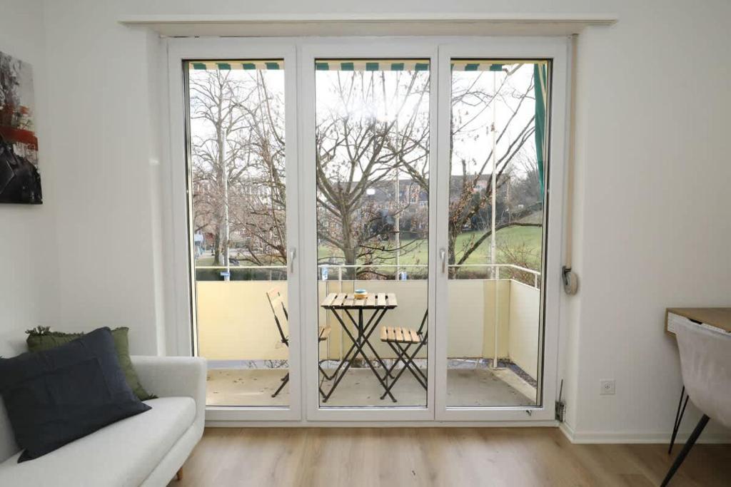 Spacious Parkside Apartment in Central Zurich with Balcony - Resim 7