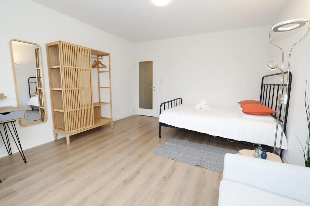 Spacious Parkside Apartment in Central Zurich with Balcony - Resim 9