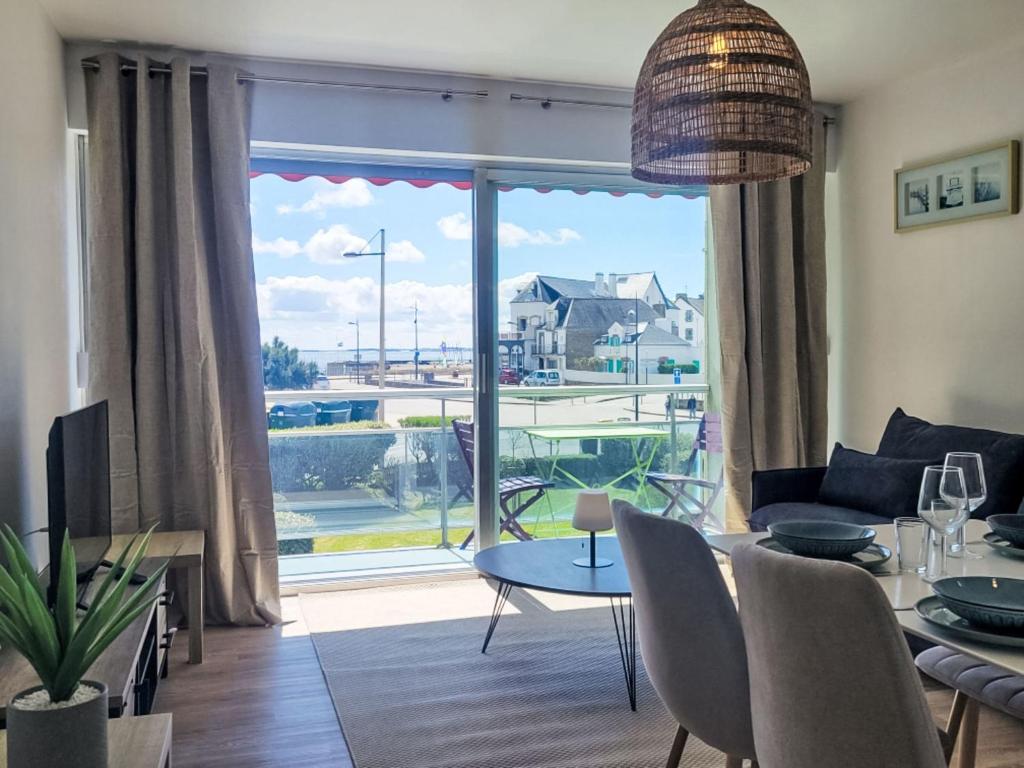 Posezení v ubytování Apartment La Cormorane-3 by Interhome