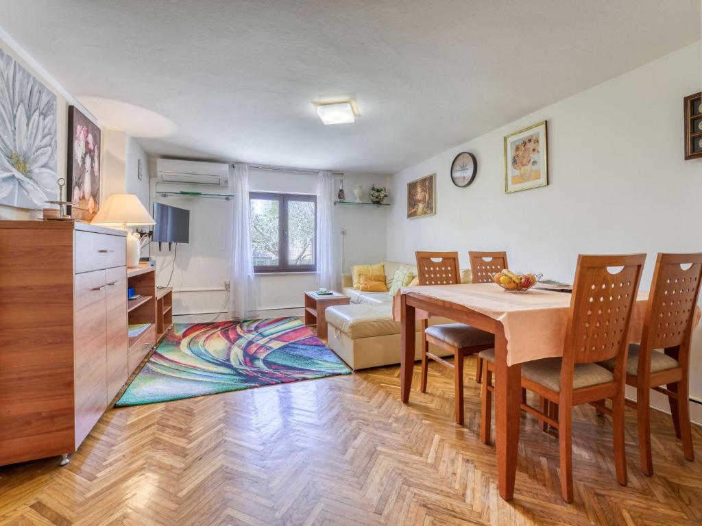 Posedenie v ubytovaní Apartment Albaneze by Interhome