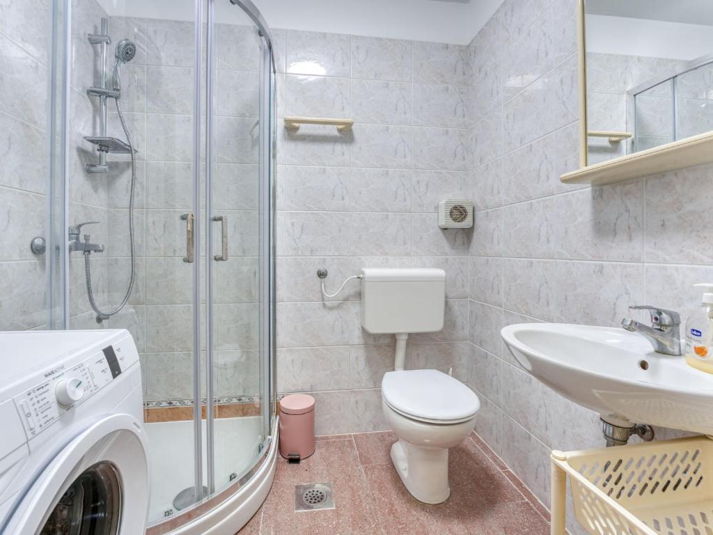 Kúpeľňa v ubytovaní Apartment Albaneze by Interhome