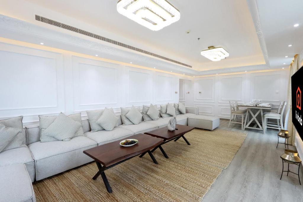 Fotografie z fotogalerie ubytování Livbnb Suite - 3BHK with Sea and Palm Views v Dubaji
