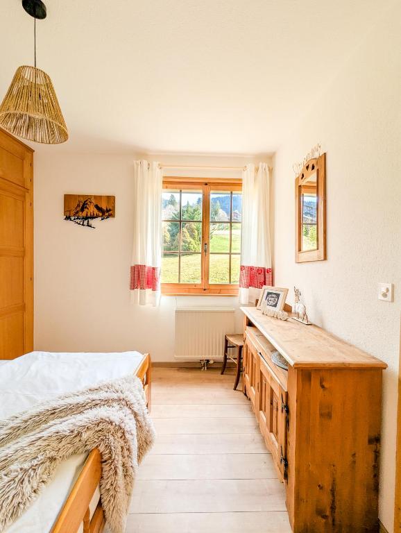 a bedroom with a bed and a desk and a window at Rare, quite & centered Apartment with Garden & Fireplace in Villars-sur-Ollon