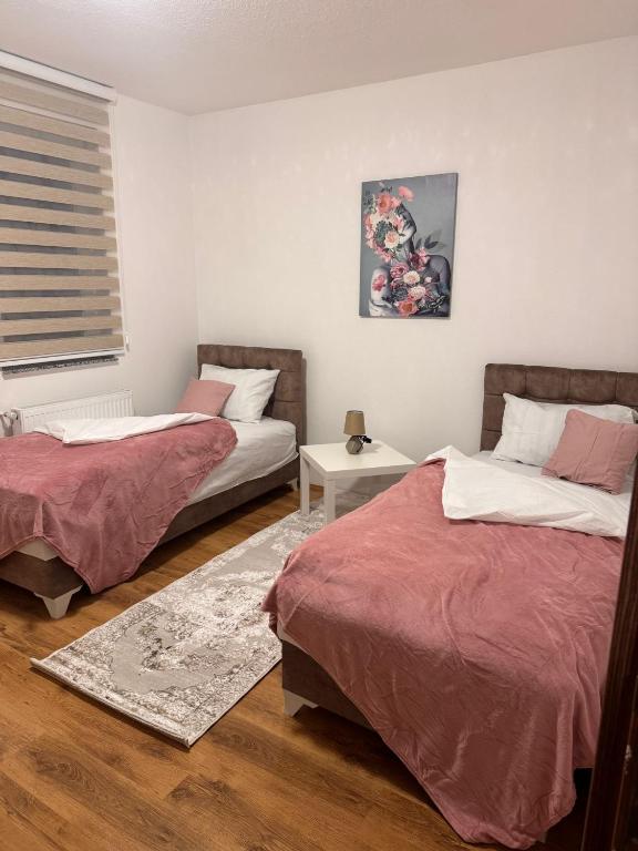 Postel nebo postele na pokoji v ubytování Pešterski kutak