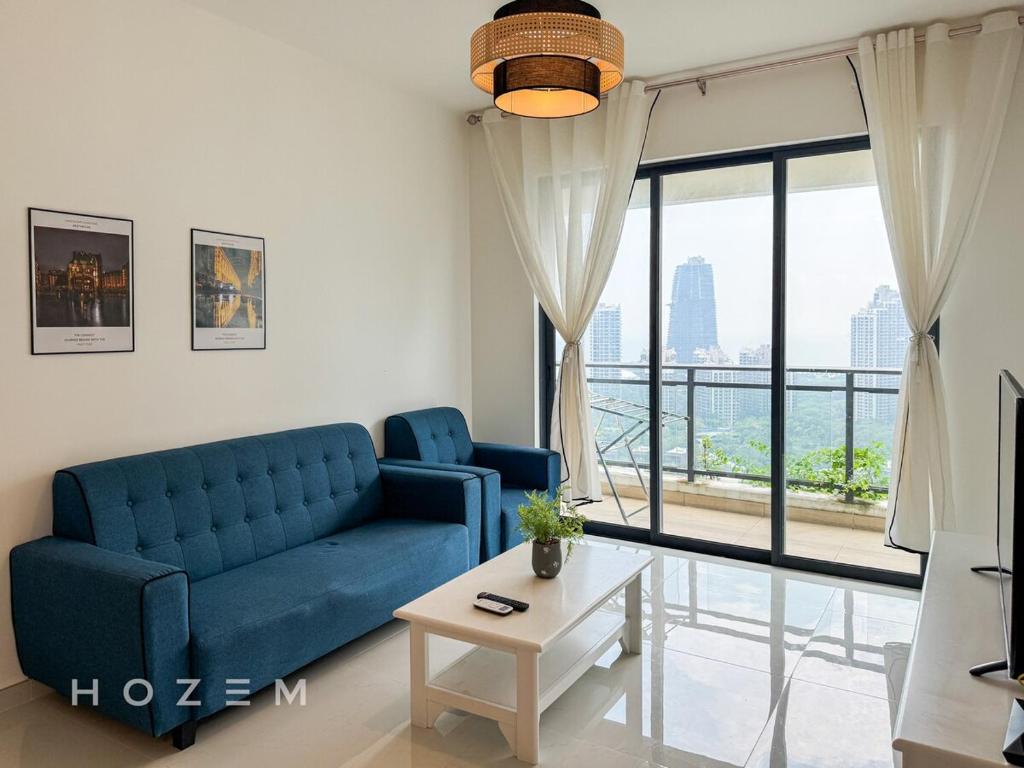 Χώρος καθιστικού στο 2BR2B Hozem JB3203 Apartment Forest City
