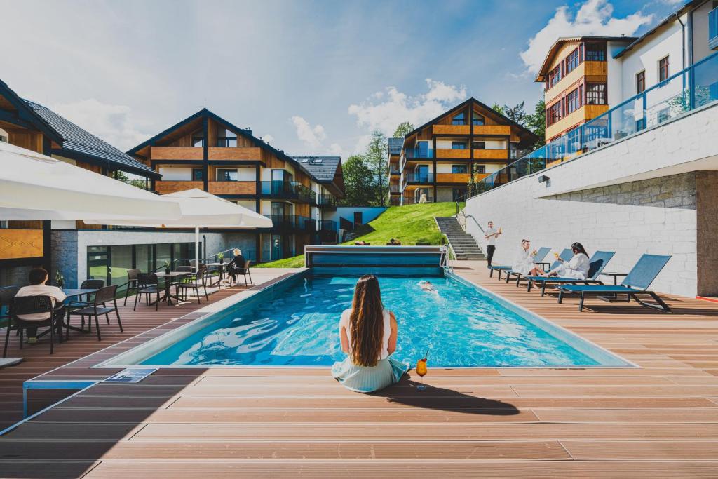 Bazén v ubytování Tremonti Hotel Karpacz nebo v jeho okolí