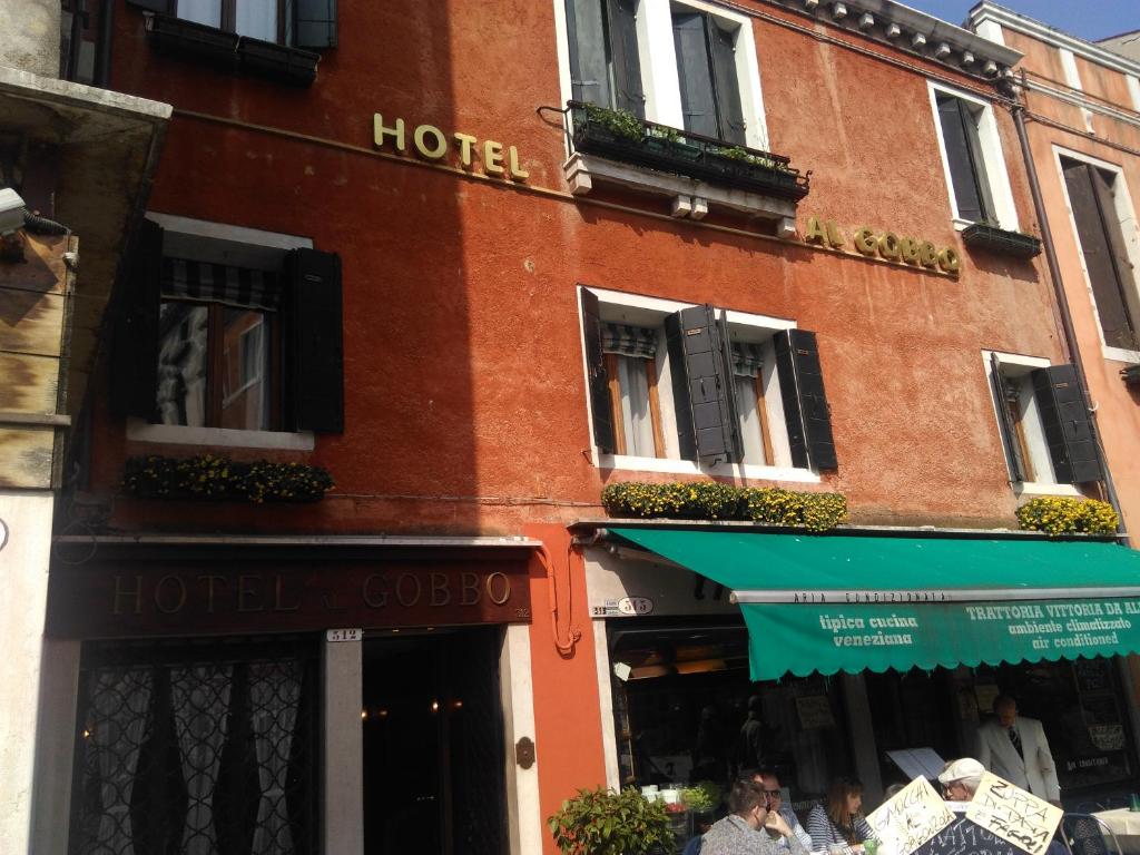 Budova, kde se hotel nachází