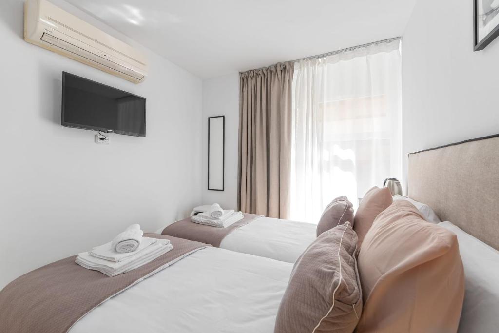 
Double Room with Shared Bathroom
