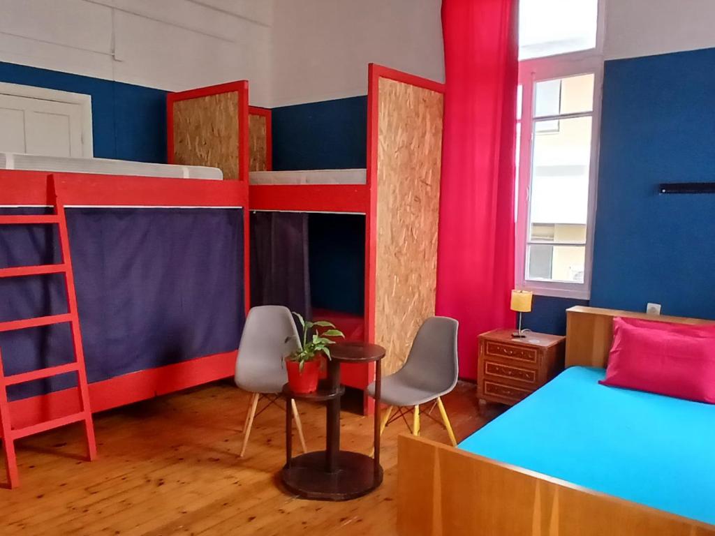 Posteľ alebo postele v izbe v ubytovaní Doukas Hostel Room