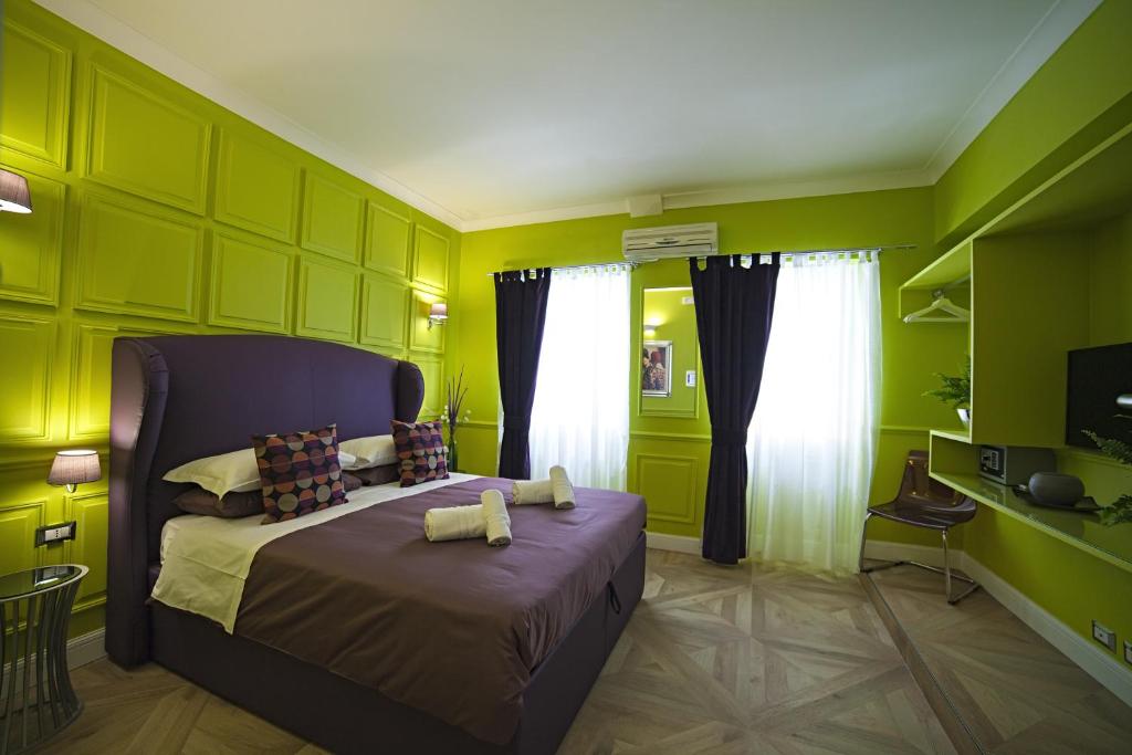 A bed or beds in a room at Vatican Luxury Home