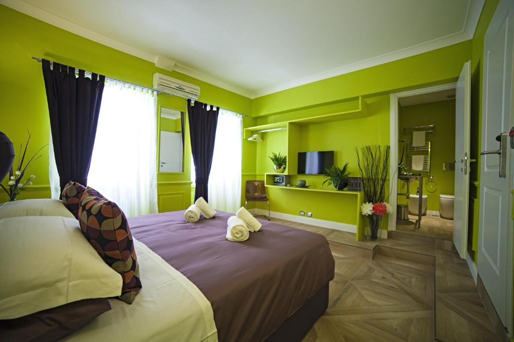 A bed or beds in a room at Vatican Luxury Home