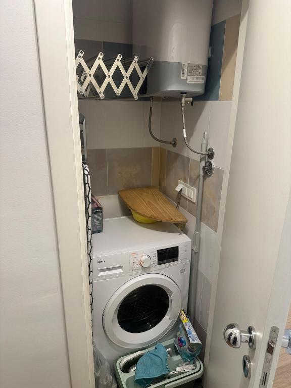 a washer and dryer in a small room at Apartment DB in Split