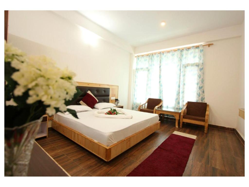 Postel nebo postele na pokoji v ubytování Hotel Saras Manali