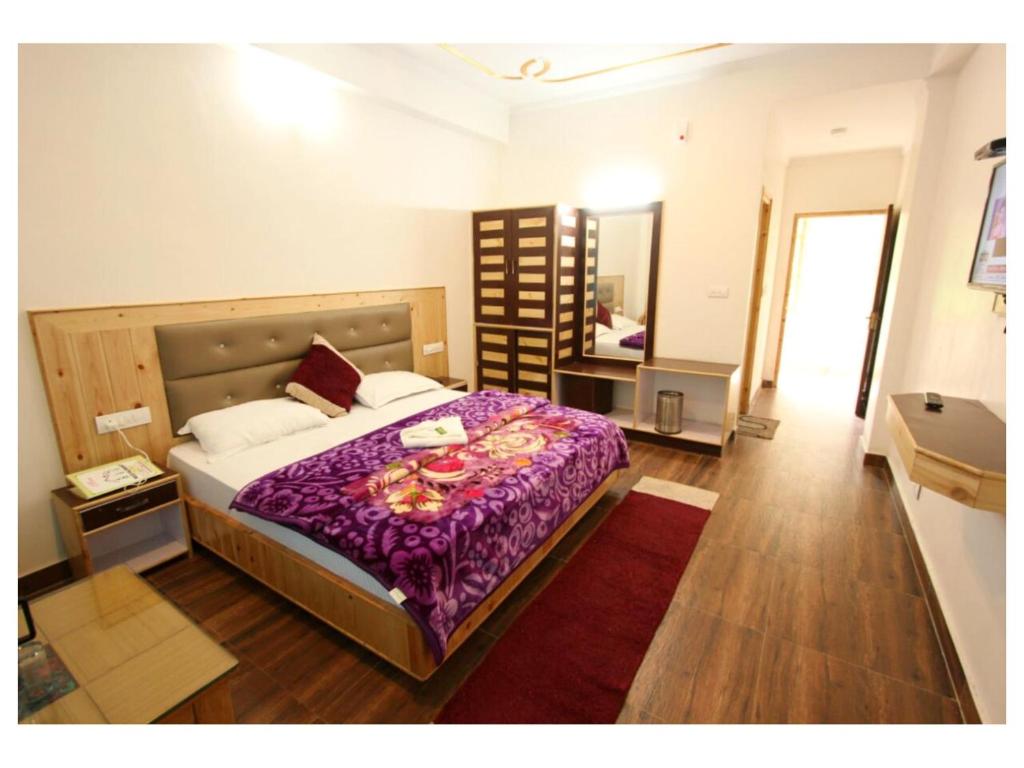 Postel nebo postele na pokoji v ubytování Hotel Saras Manali