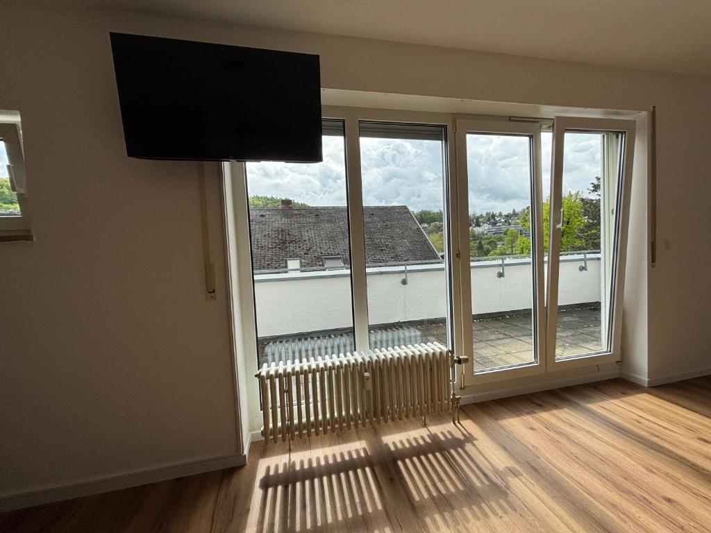 TV a/nebo společenská místnost v ubytování 1-Zimmer Apartment in Lörrach