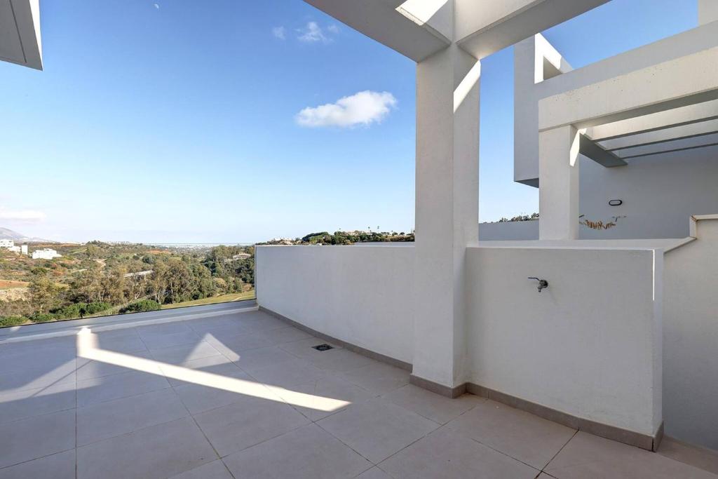 Balkón nebo terasa v ubytování 085 Modern Apartment in Trendy La Cala Golf Resort
