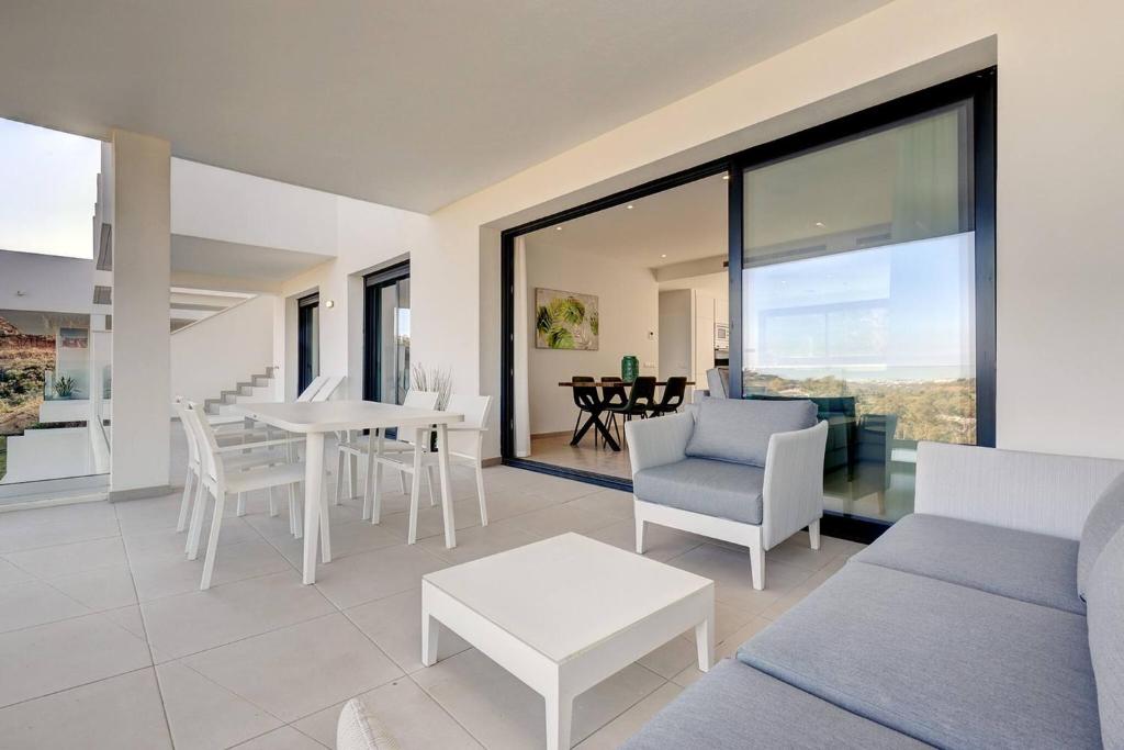 Posezení v ubytování 085 Modern Apartment in Trendy La Cala Golf Resort