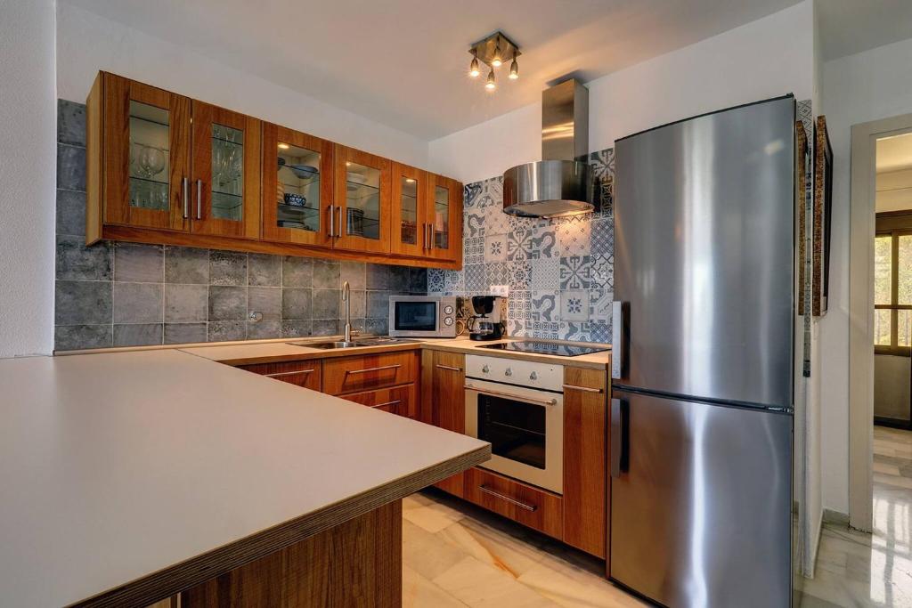Kuchnia lub aneks kuchenny w obiekcie 082 - Stunning Sea Views Beachfront Apartment