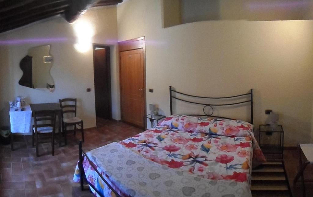 A bed or beds in a room at Il Pozzo Di Sant'Andrea
