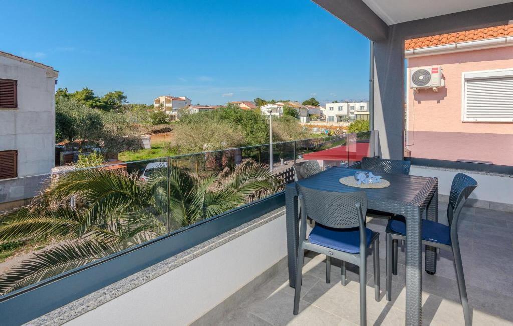 a patio with a table and chairs on a balcony at 1 Bedroom Awesome Apartment In Vir in Vir