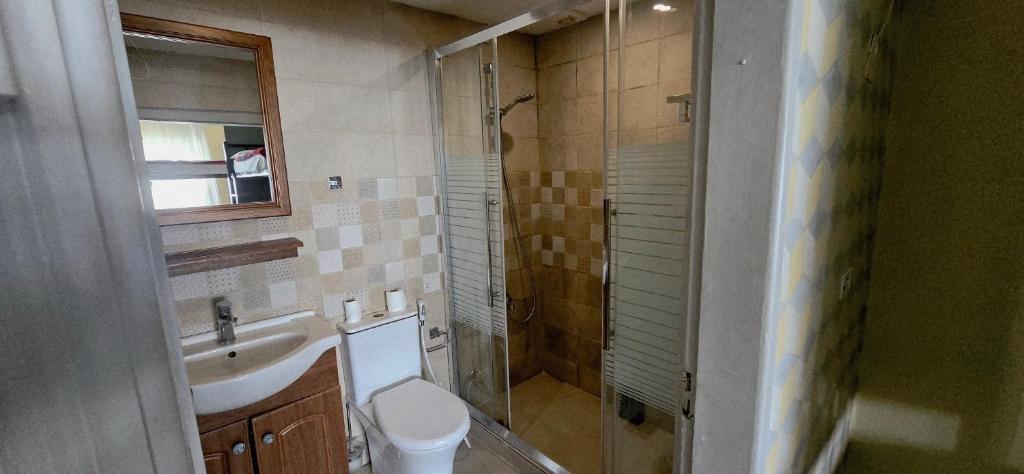 Koupelna v ubytování Rafiki Hostel