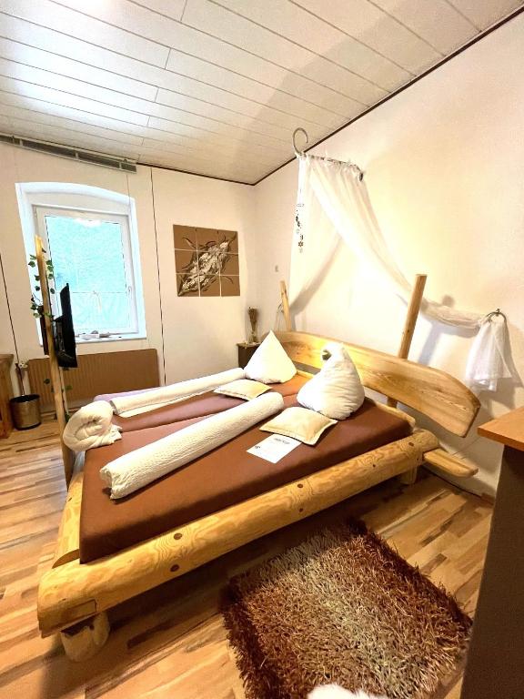 Postel nebo postele na pokoji v ubytování Gasthof Wölger