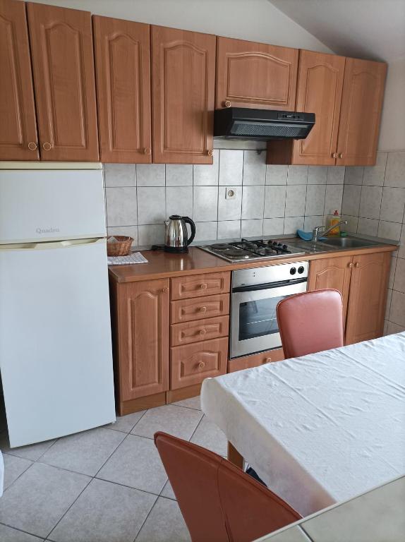 Kuchnia lub aneks kuchenny w obiekcie Rooms & Apartment Hegic