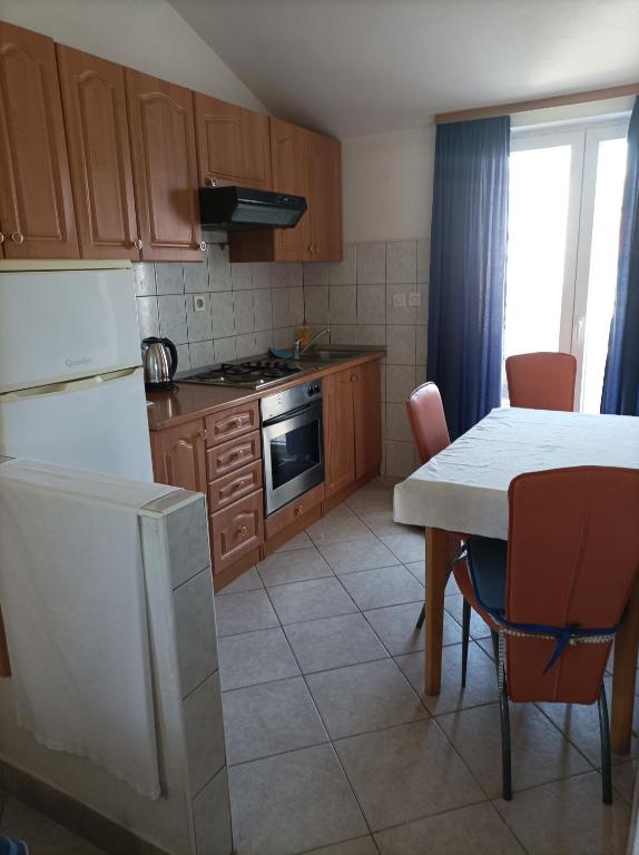 Kuchnia lub aneks kuchenny w obiekcie Rooms & Apartment Hegic