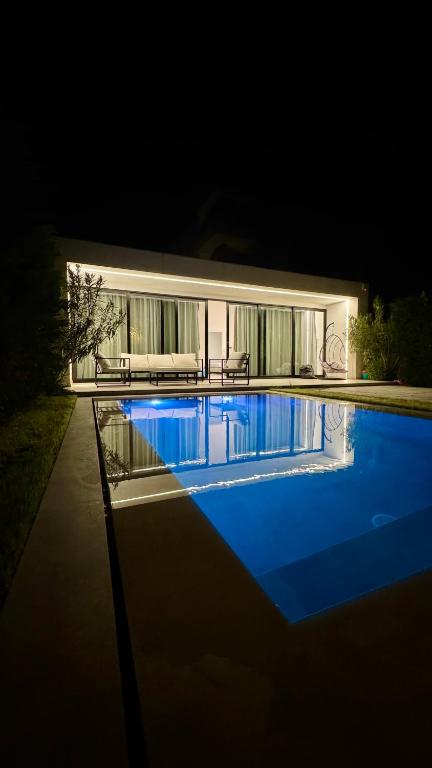 Bazén v ubytování White Beach Villa 2 - Luxury nebo v jeho okolí
