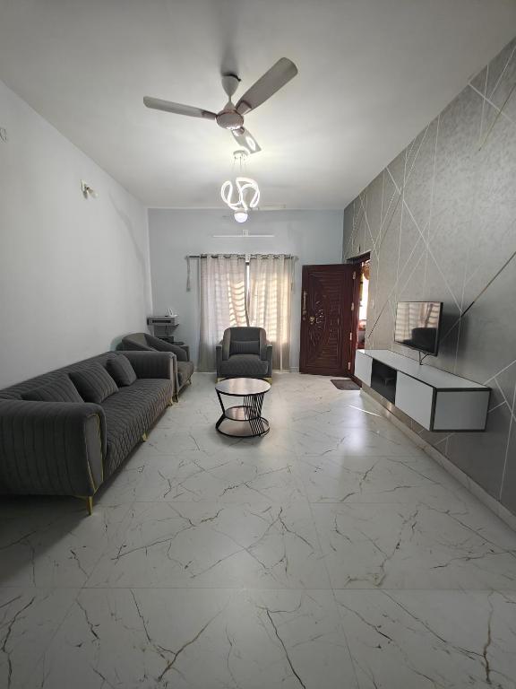 Posezení v ubytování Sukruthi service apartment