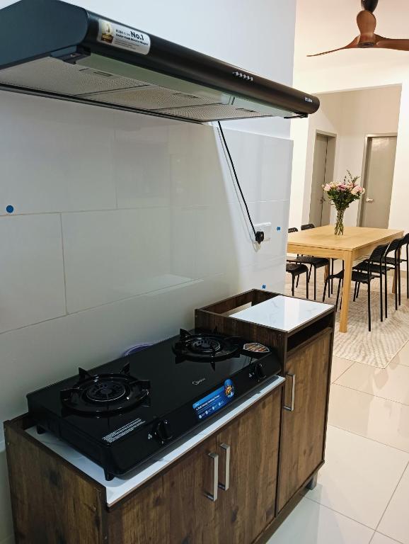 Kuchyň nebo kuchyňský kout v ubytování Mslim Friendly Stay at Bayu Aisyah Putrajaya, Presint 11