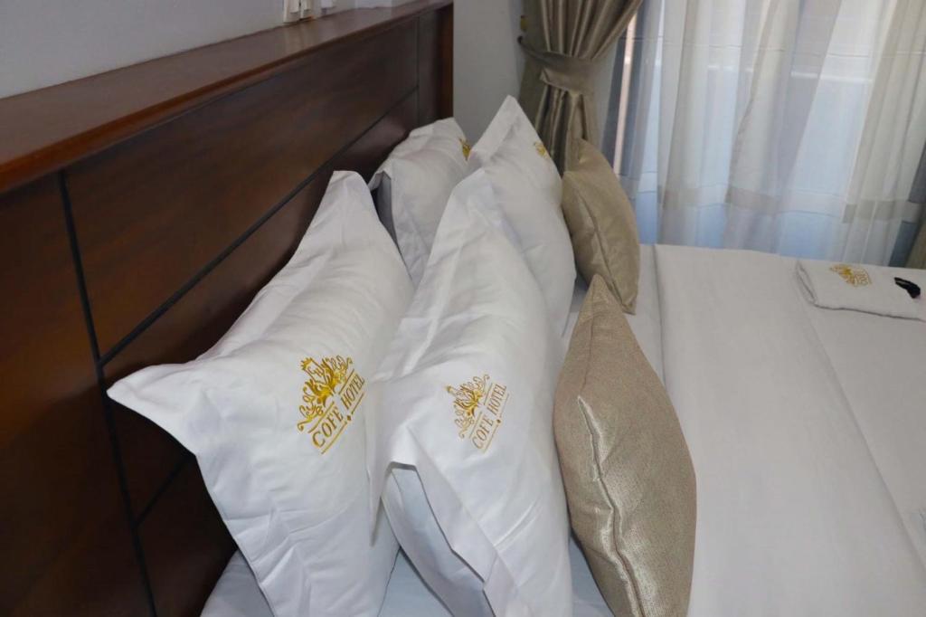 Postel nebo postele na pokoji v ubytování COFE Hôtel