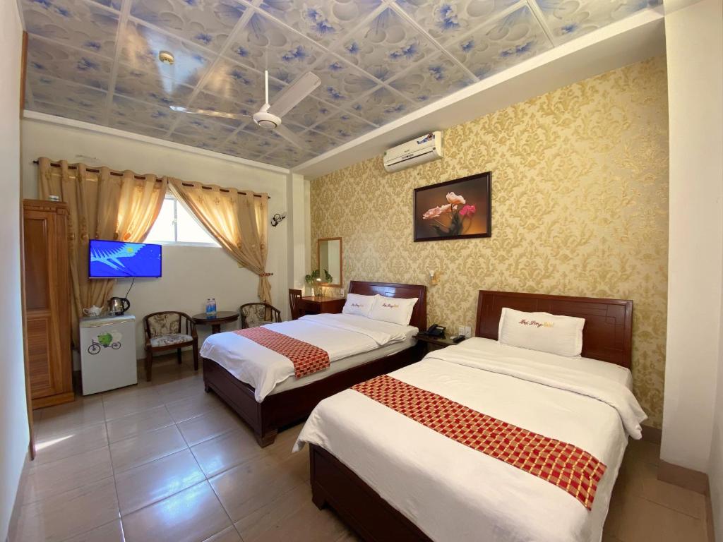 Postel nebo postele na pokoji v ubytování Dai Long Hotel