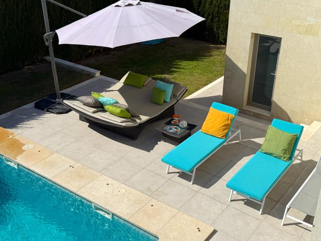Bazén v ubytování Casa Linda nebo v jeho okolí